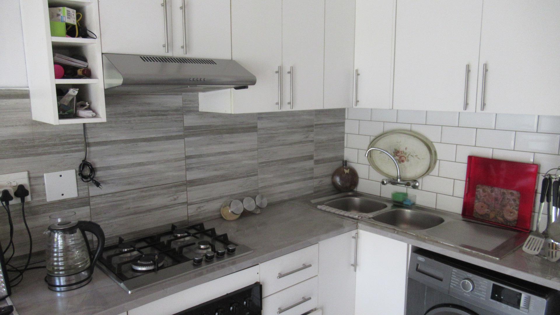 Kitchen - 6 square meters of property in Wilgeheuwel 