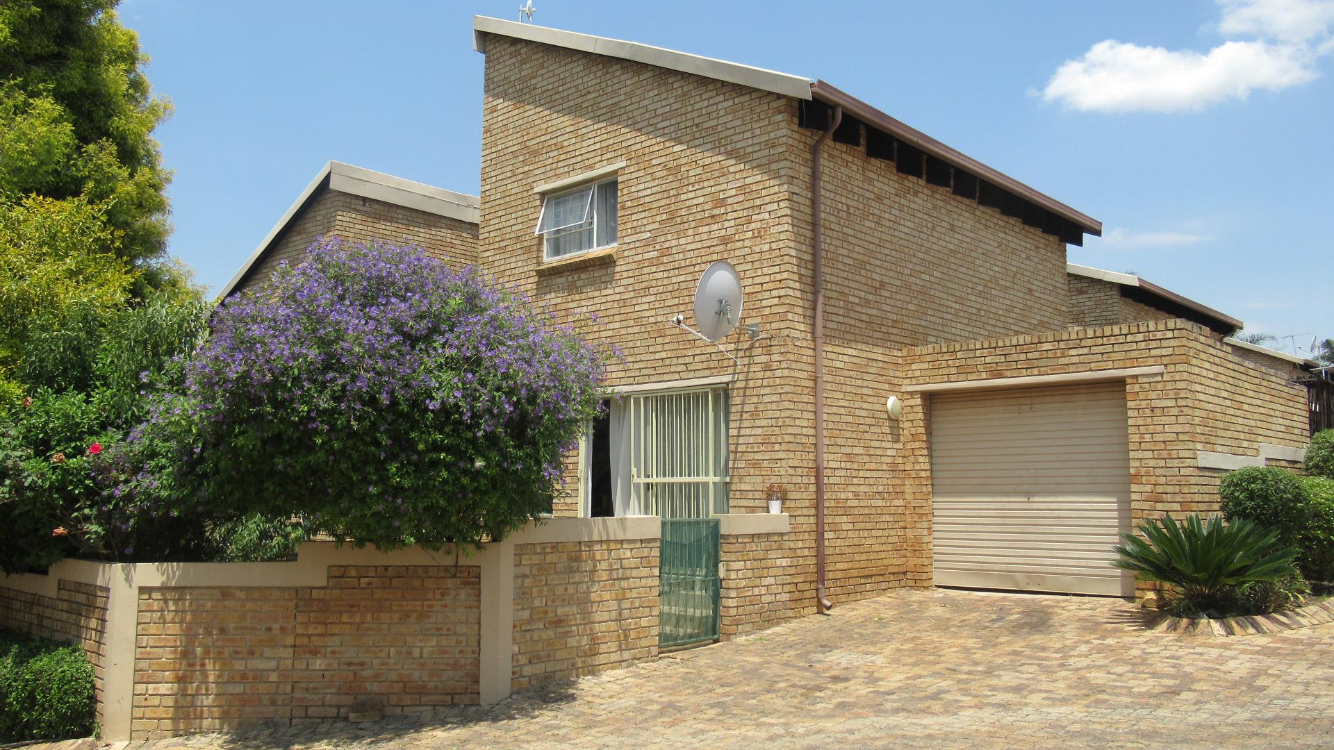 Front View of property in Wilgeheuwel 