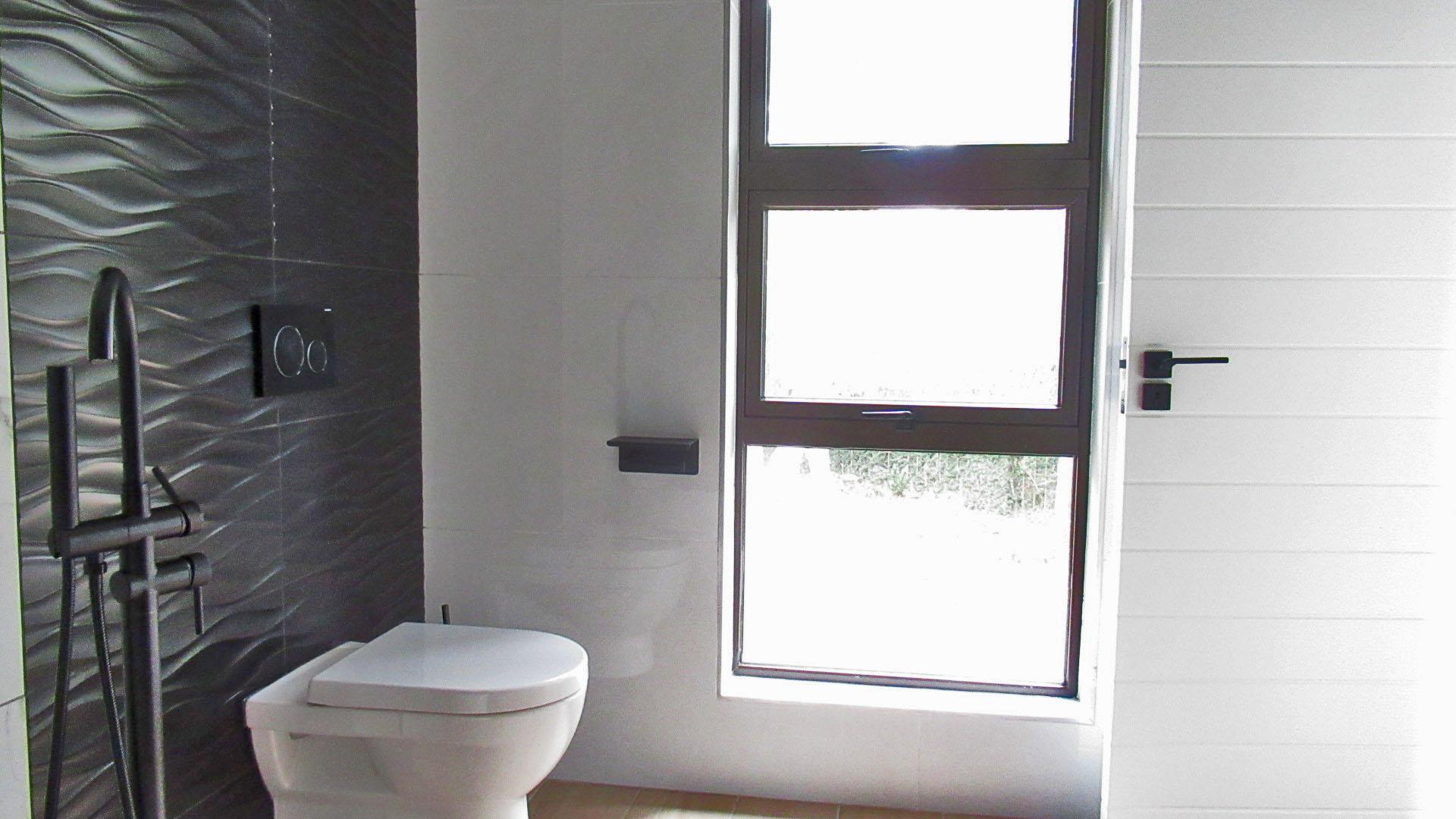 Bathroom 1 of property in Bitterfontein