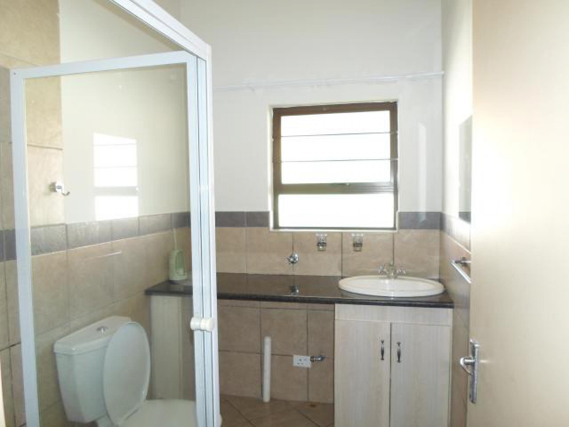 Bathroom 2 of property in Lephalale (Ellisras)