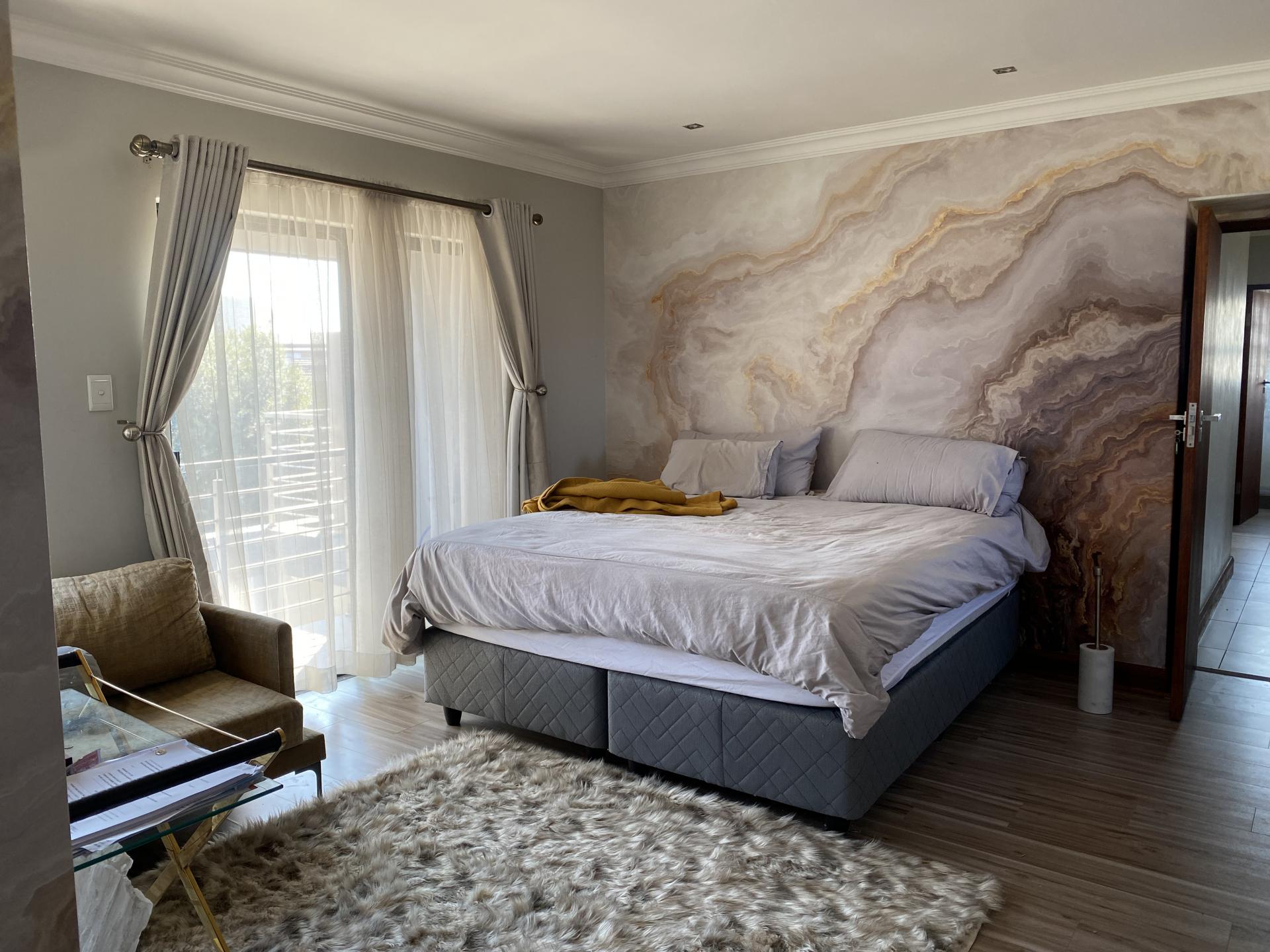 Main Bedroom of property in Midstream Estate