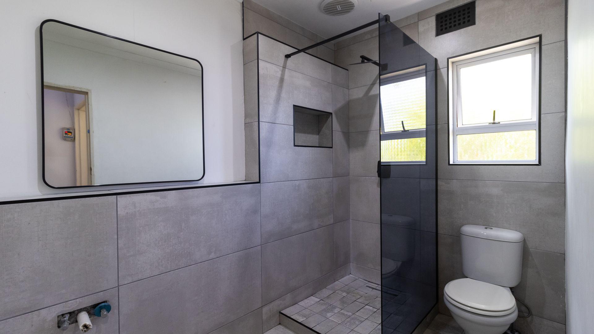 Bathroom 1 - 6 square meters of property in Tijgerhof