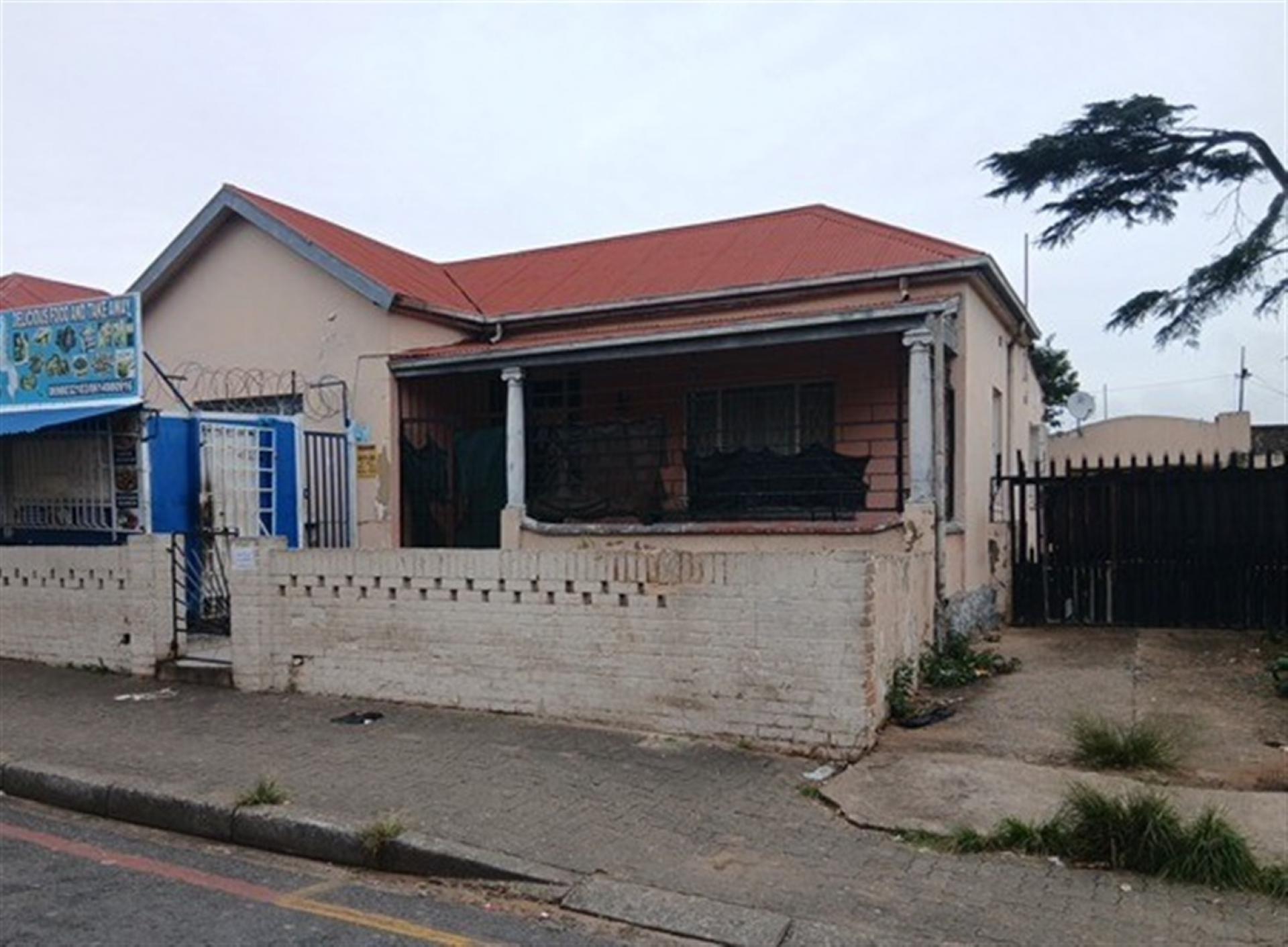 Front View of property in La Rochelle - JHB