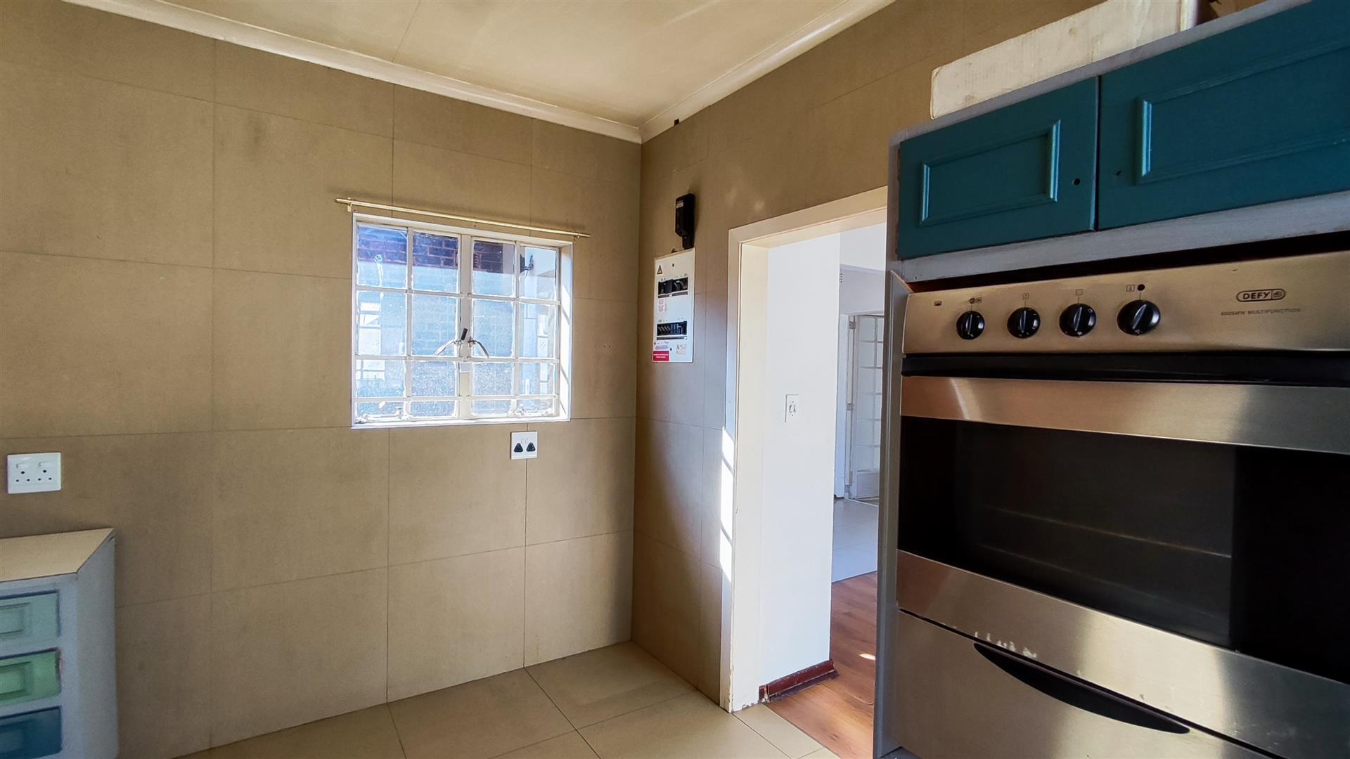 Kitchen - 12 square meters of property in Glen Marais