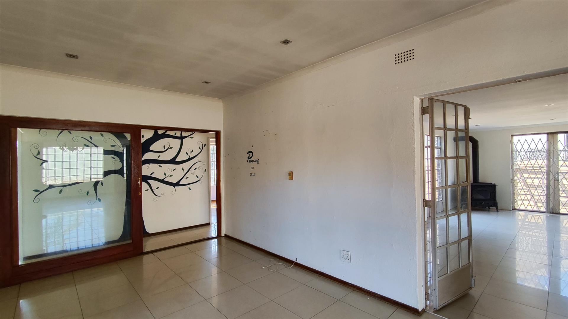 Spaces - 27 square meters of property in Glen Marais