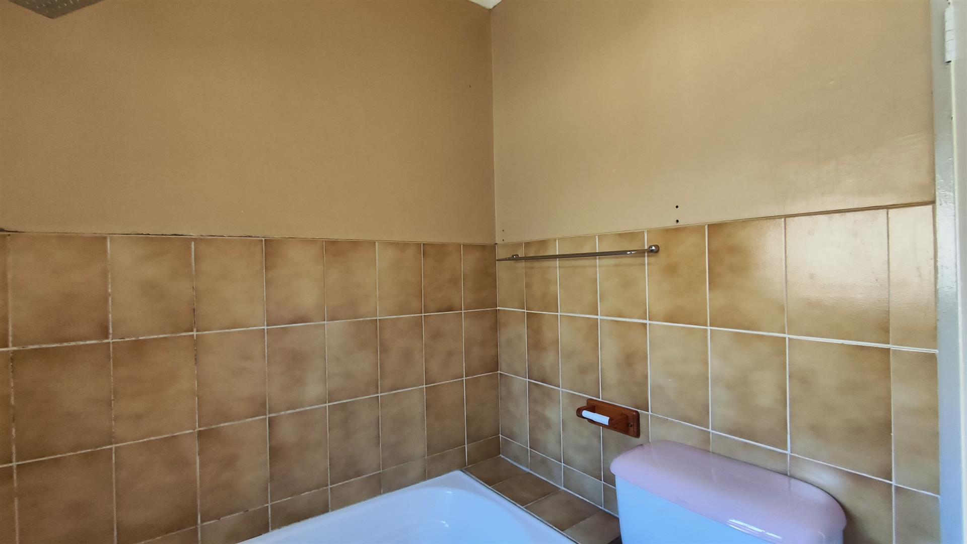 Bathroom 1 - 6 square meters of property in Glen Marais