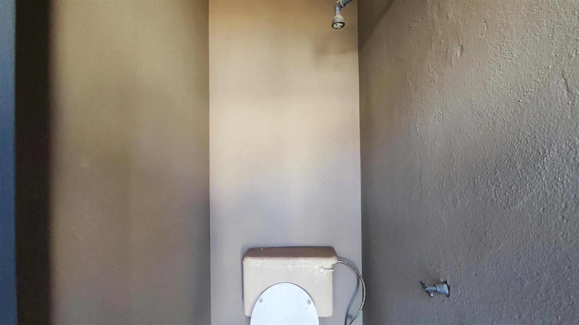 Staff Bathroom - 3 square meters of property in Glen Marais