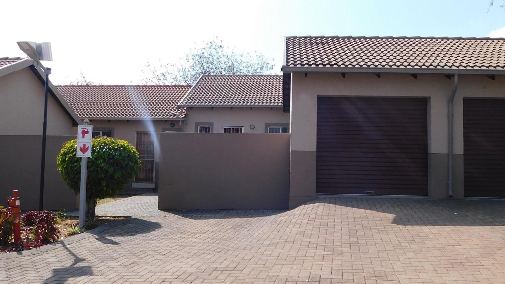 Front View of property in The Reeds