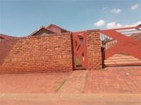 Front View of property in Spruitview