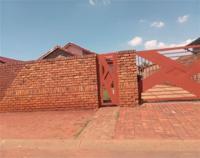 Front View of property in Spruitview