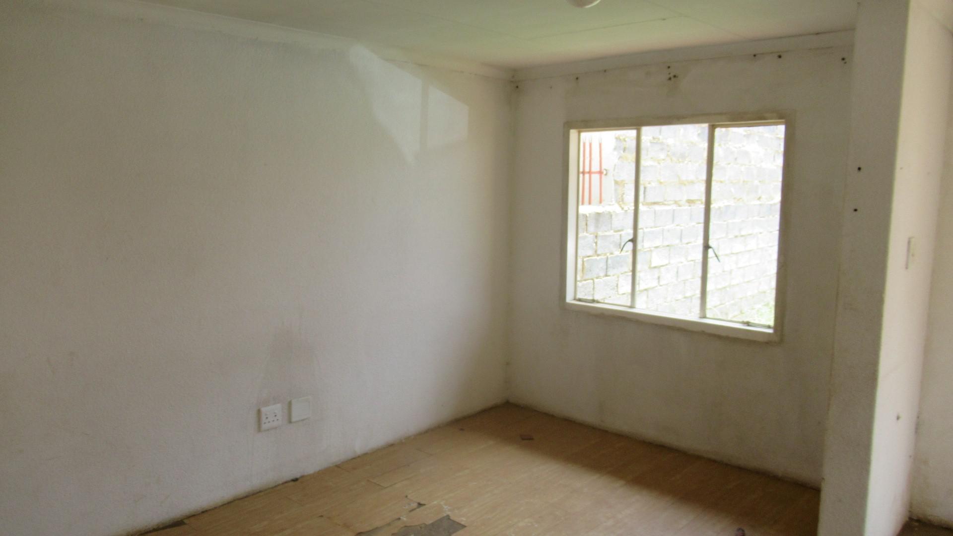 Bed Room 1 - 11 square meters of property in Evaton West