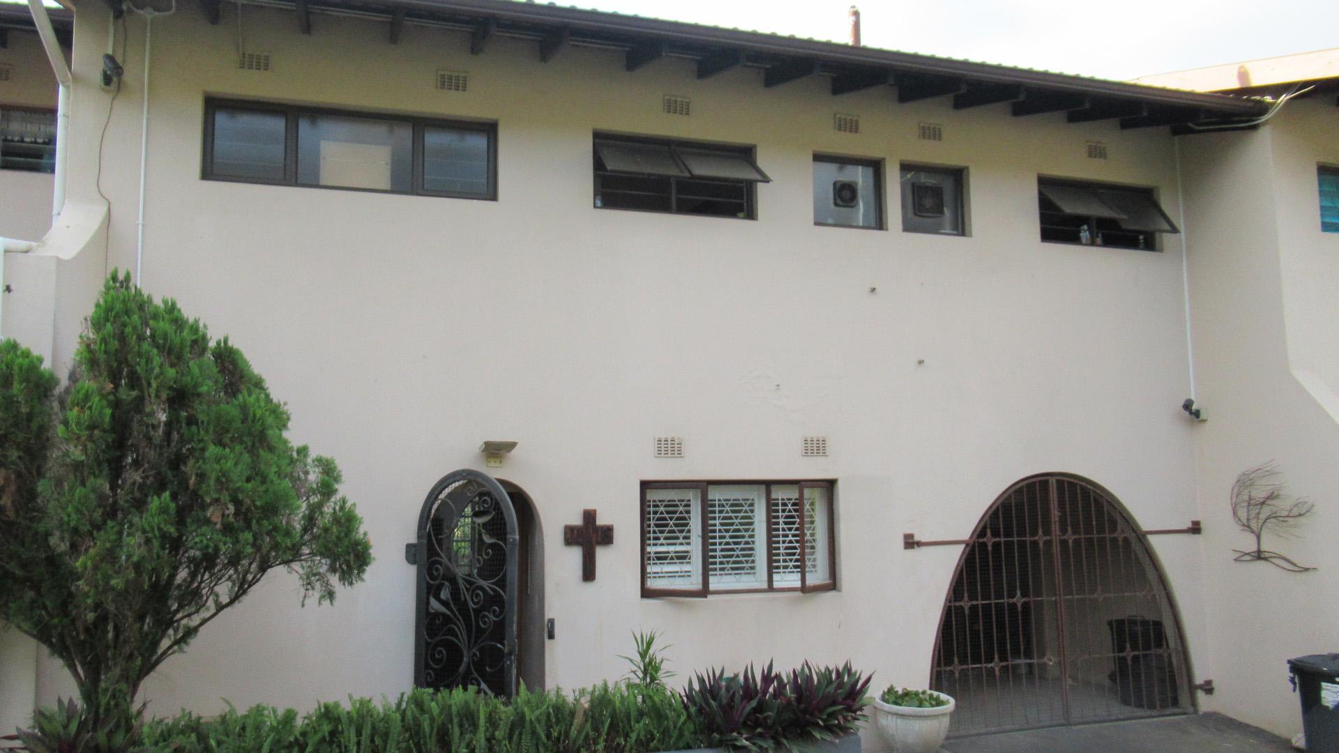 Front View of property in Amanzimtoti 