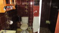 Main Bathroom - 6 square meters of property in Amanzimtoti 