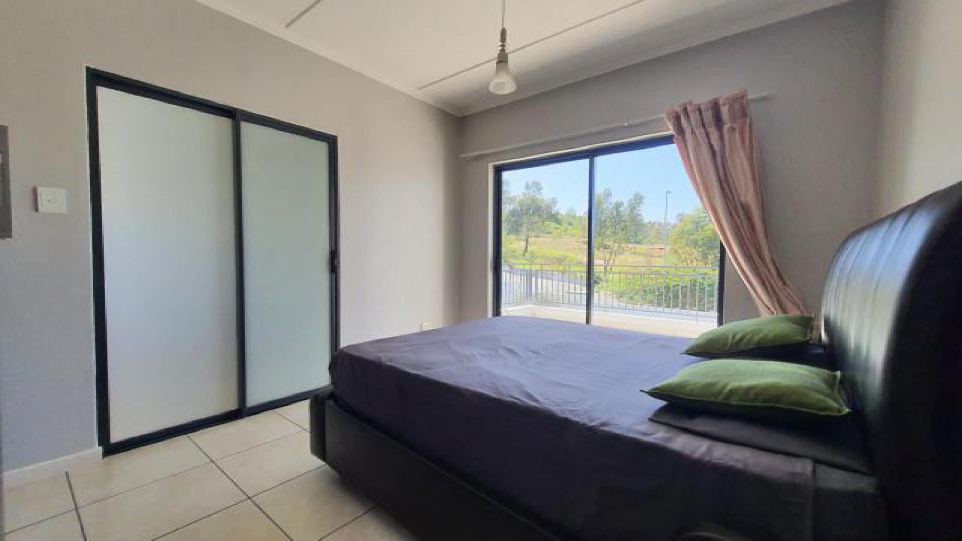 Main Bedroom - 11 square meters of property in Oakdene