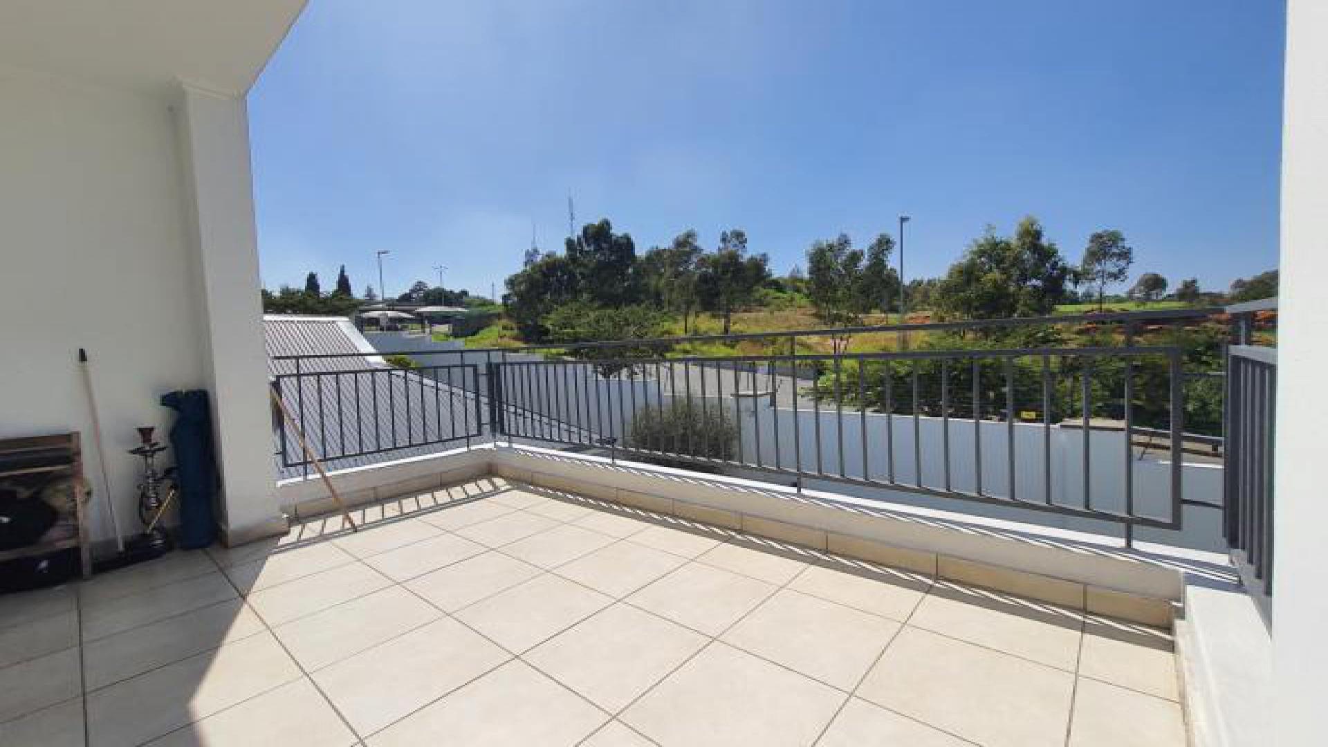 Balcony - 12 square meters of property in Oakdene