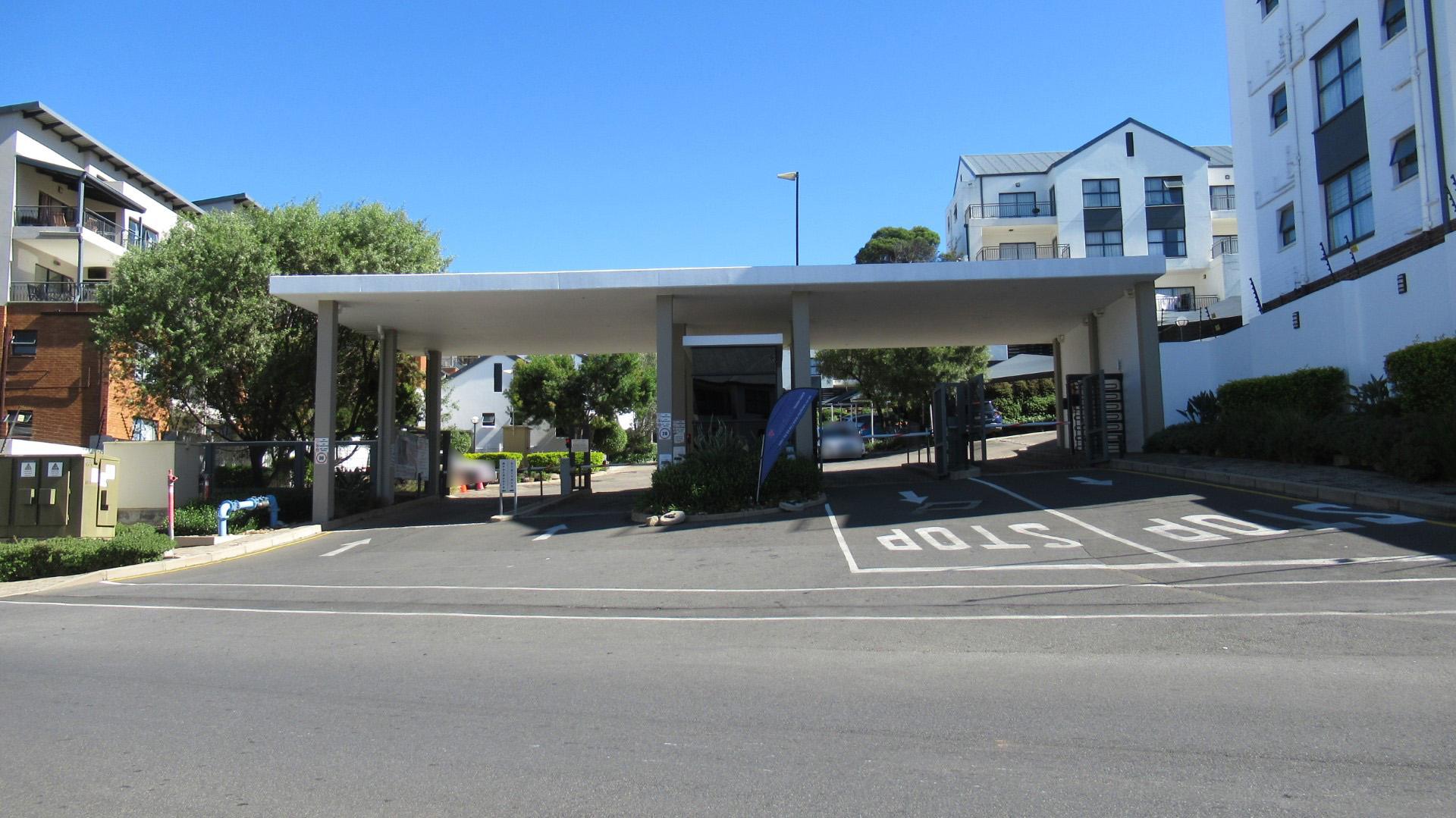 Front View of property in Oakdene