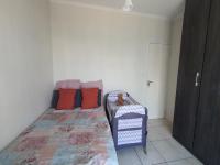 Bed Room 1 - 12 square meters of property in Oakdene