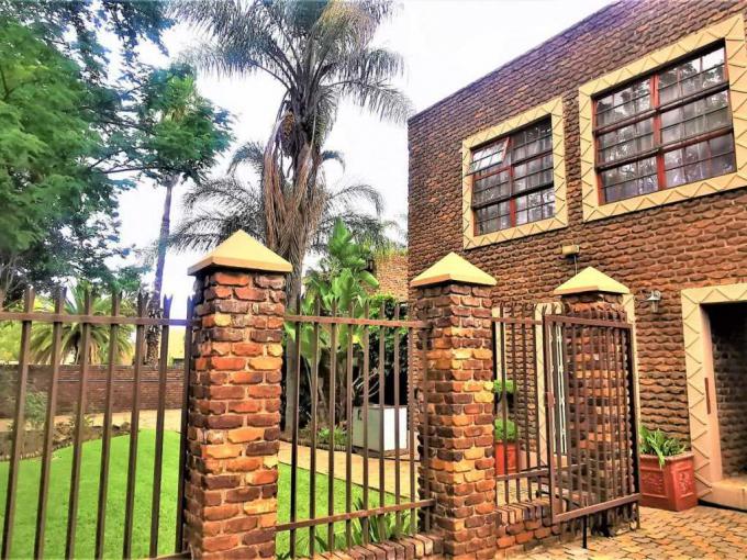 6 Bedroom House for Sale For Sale in Fauna Park - MR547418