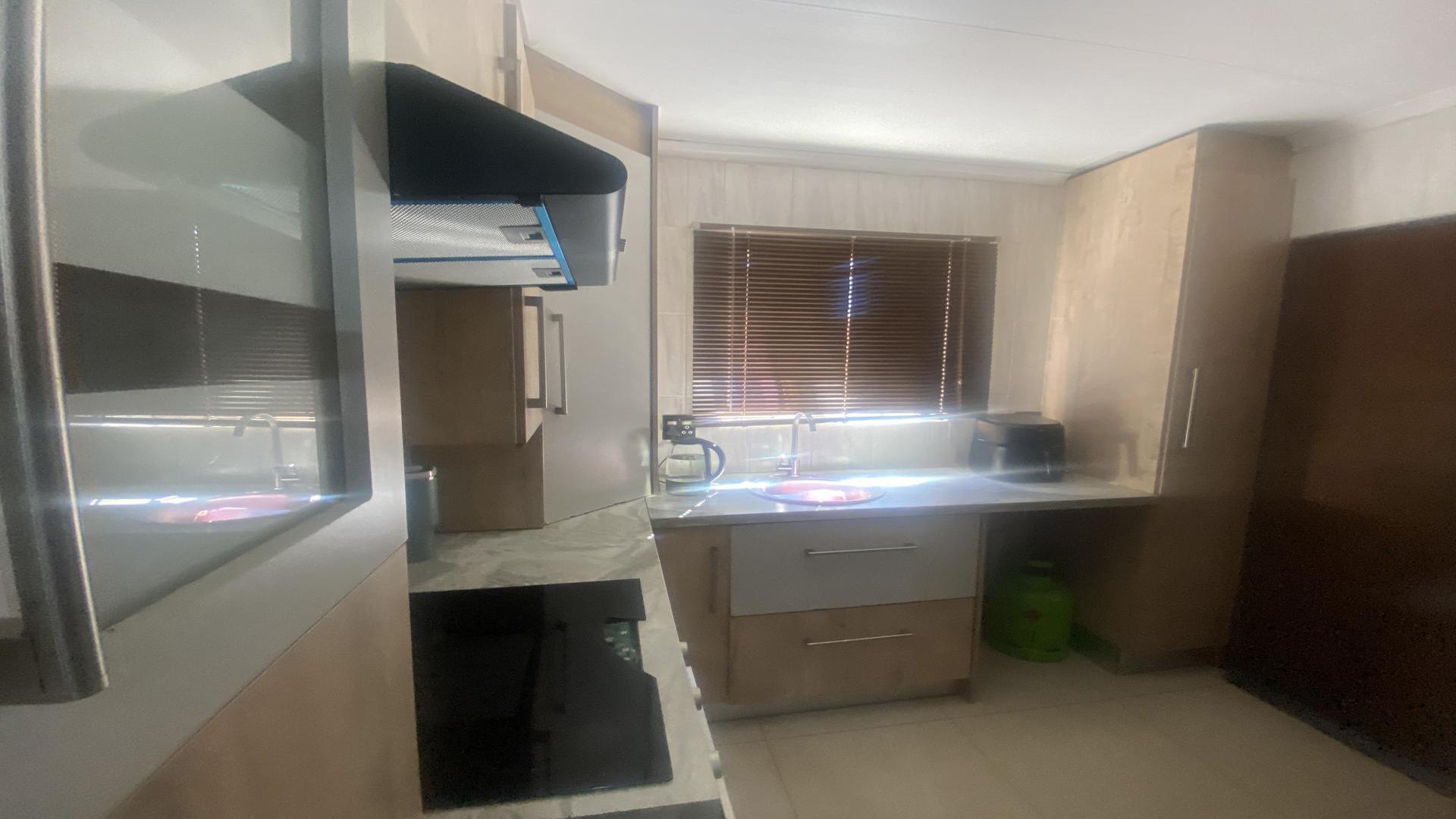Kitchen of property in Daveyton