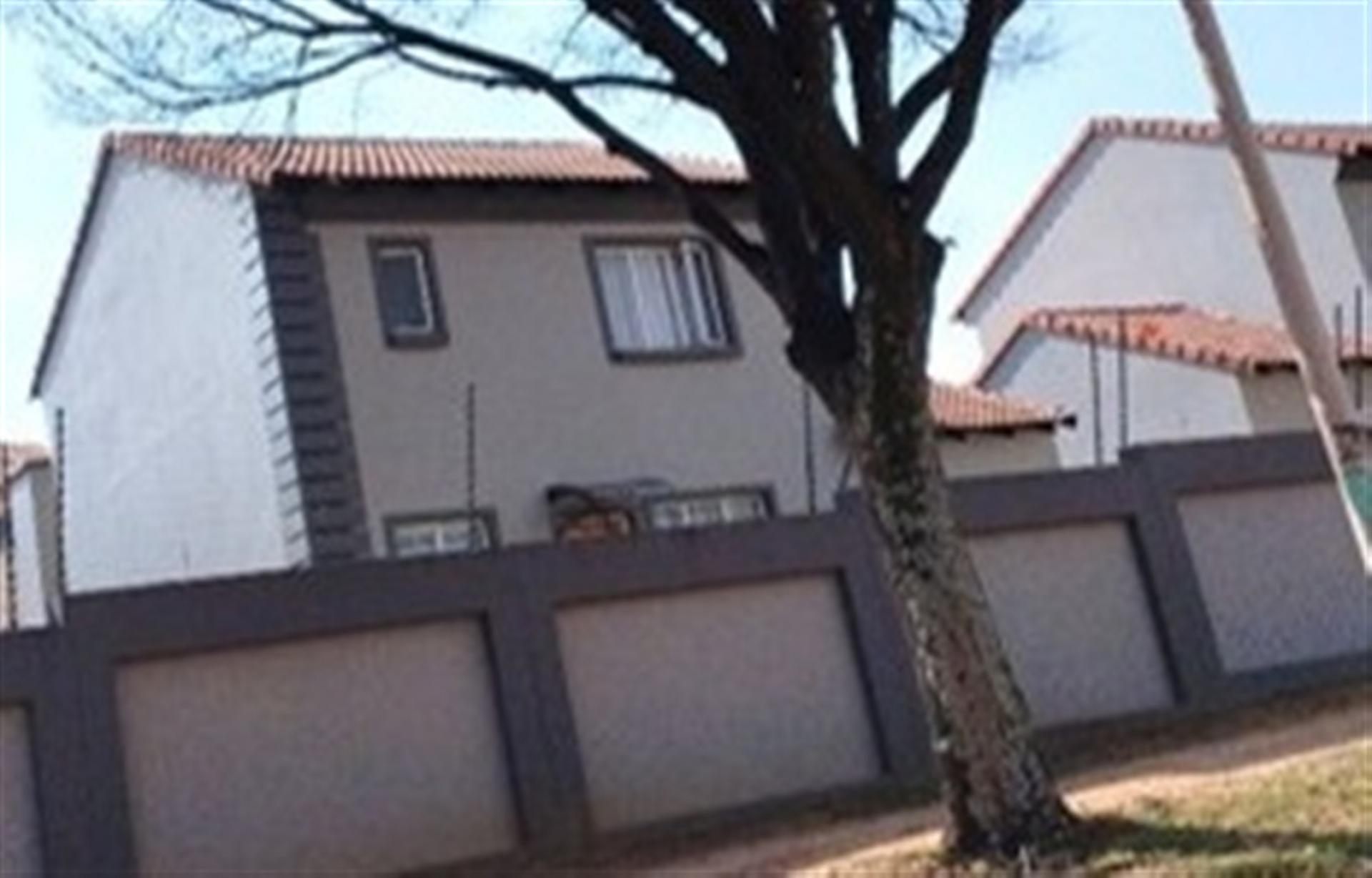 Front View of property in Country View