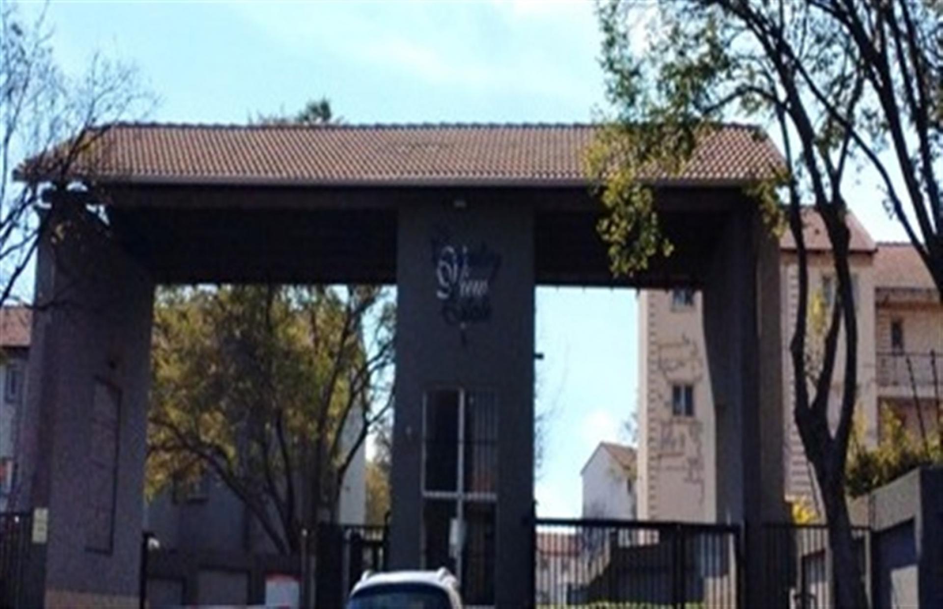 Front View of property in Country View