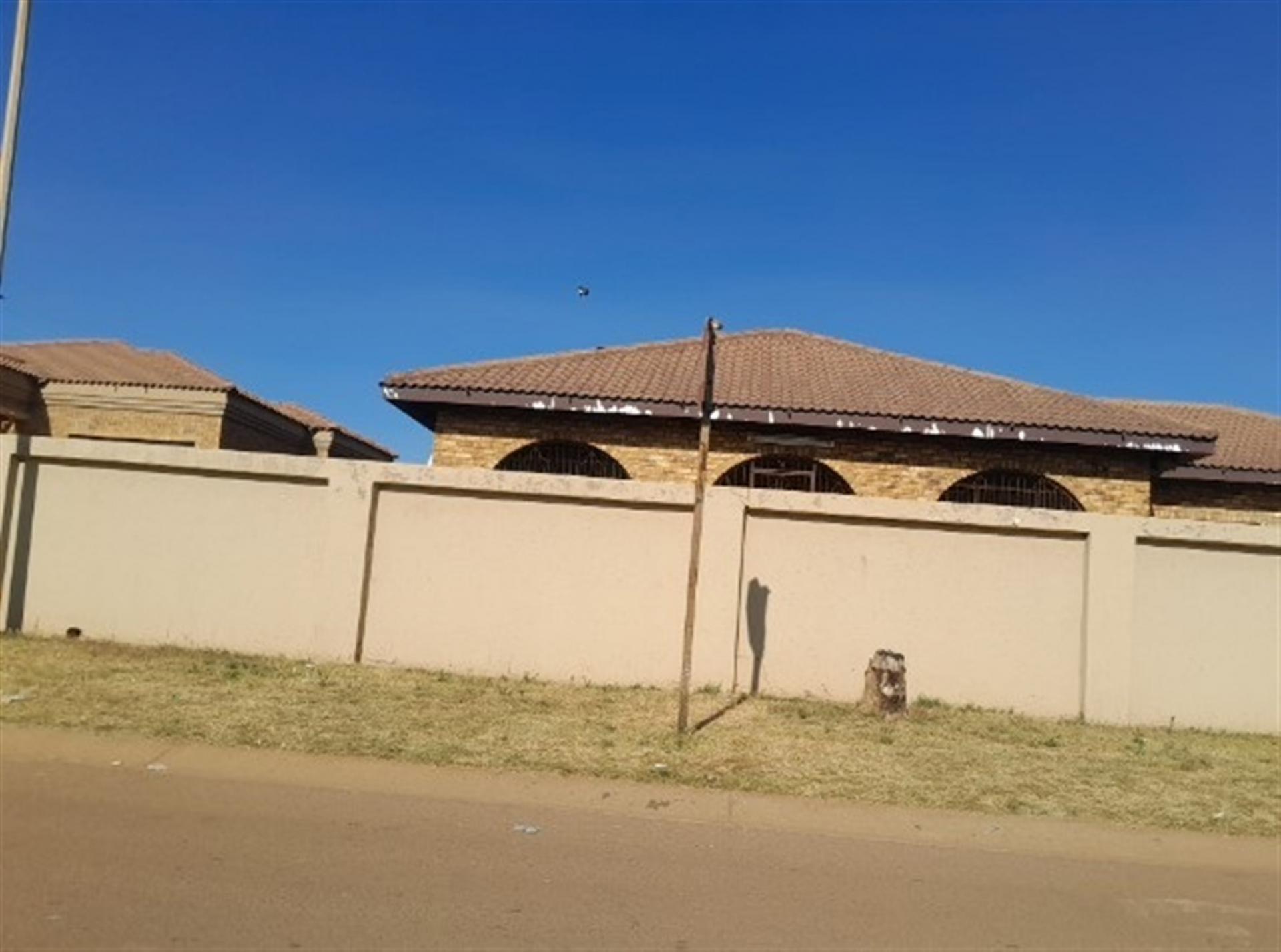 Front View of property in Pine Ridge