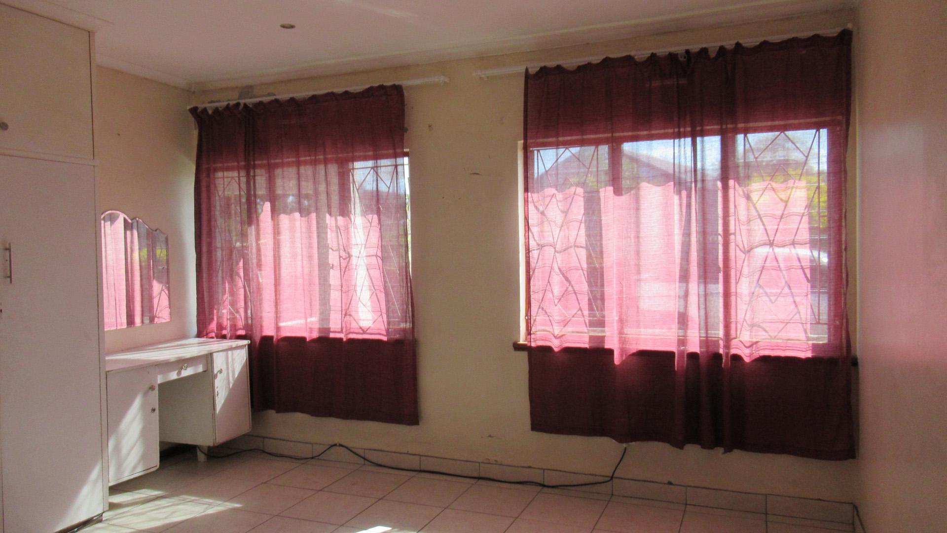Main Bedroom - 21 square meters of property in Reservior Hills