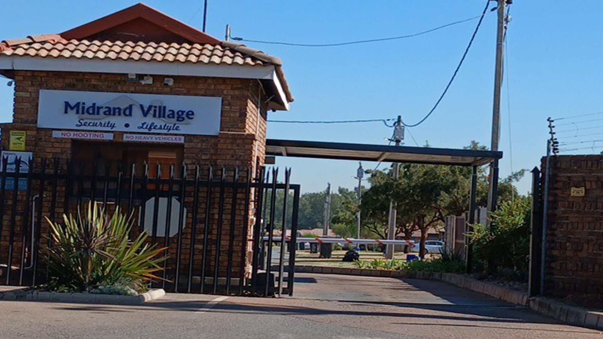 Front View of property in Clayville