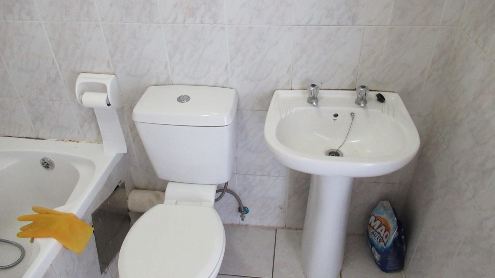 Main Bathroom - 5 square meters of property in Primrose Hill