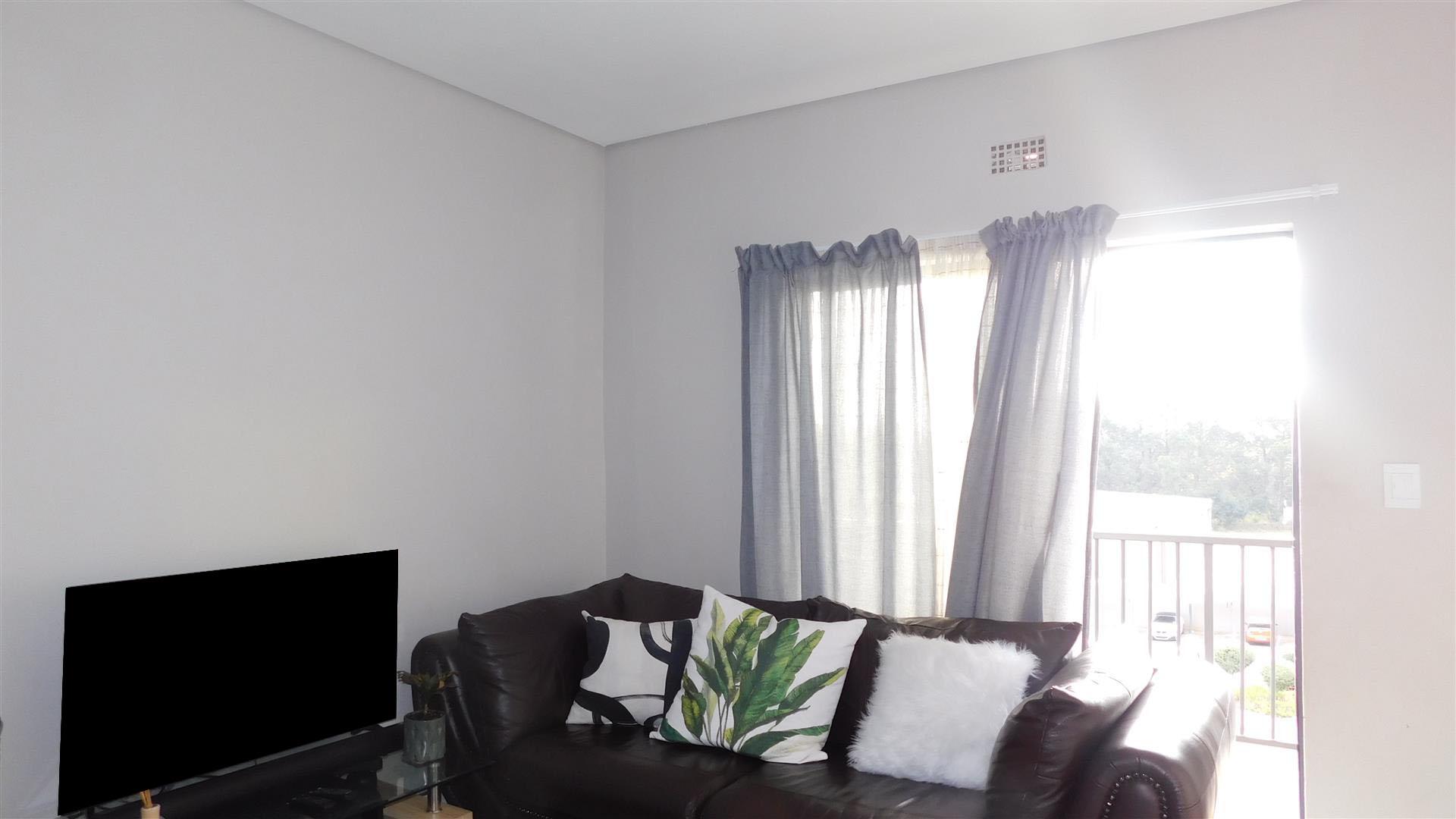 Lounges - 15 square meters of property in Clubview