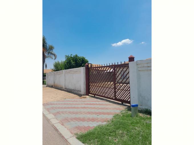 2 Bedroom House for Sale For Sale in Pretoria North - MR547939