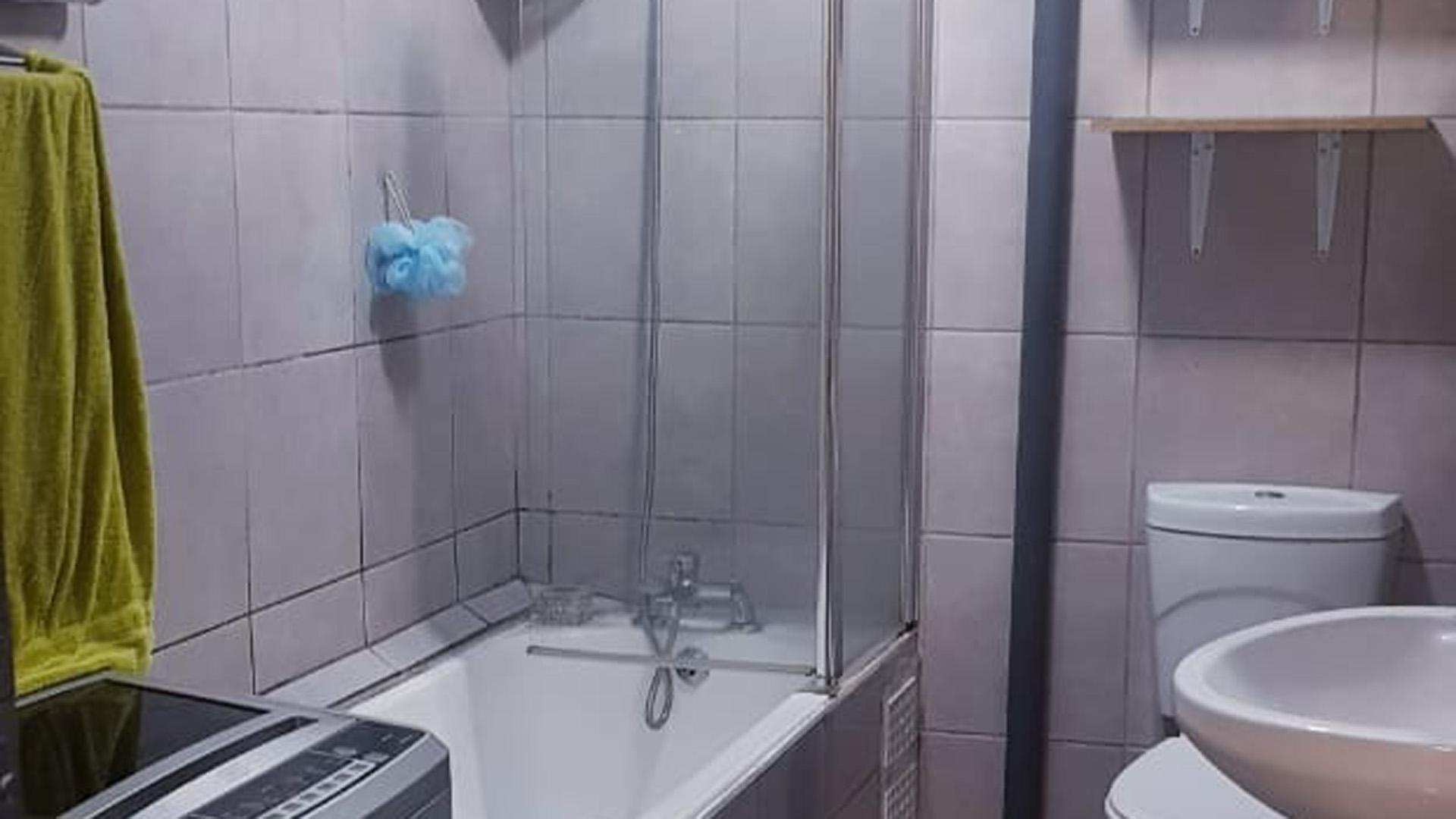 Bathroom 1 of property in Sydenham  - DBN