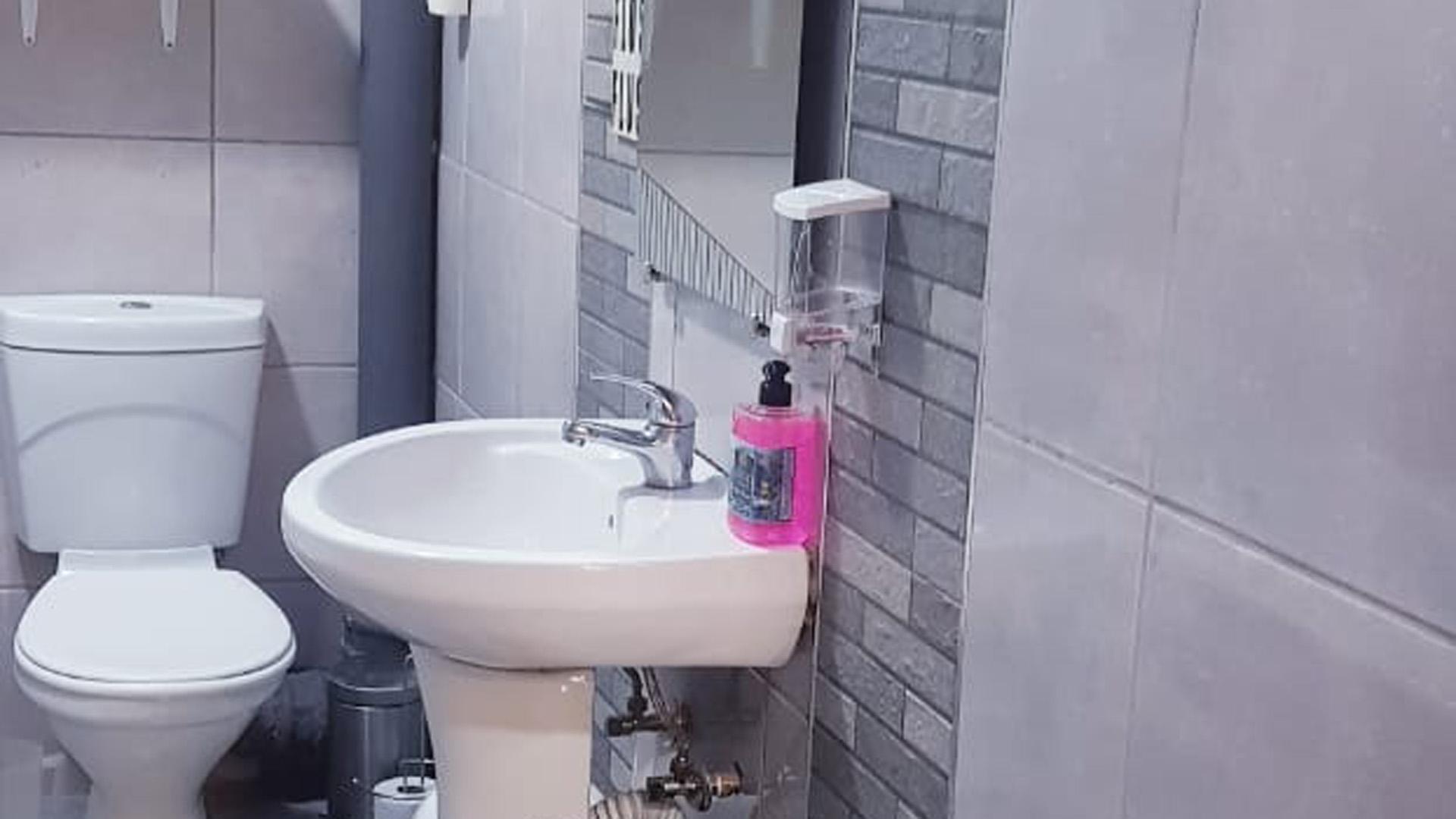 Bathroom 1 of property in Sydenham  - DBN