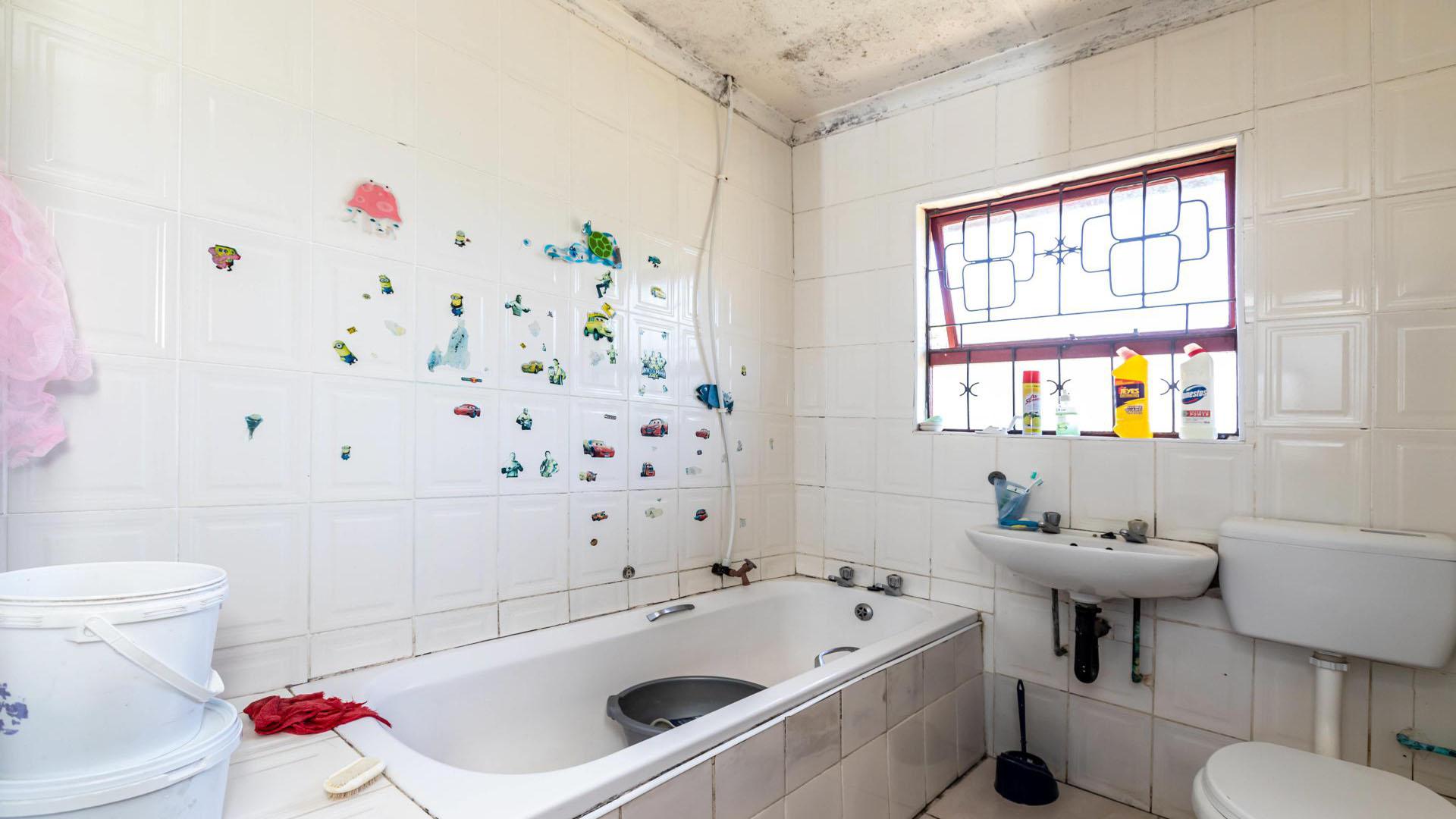 Bathroom 1 of property in Haven Hills