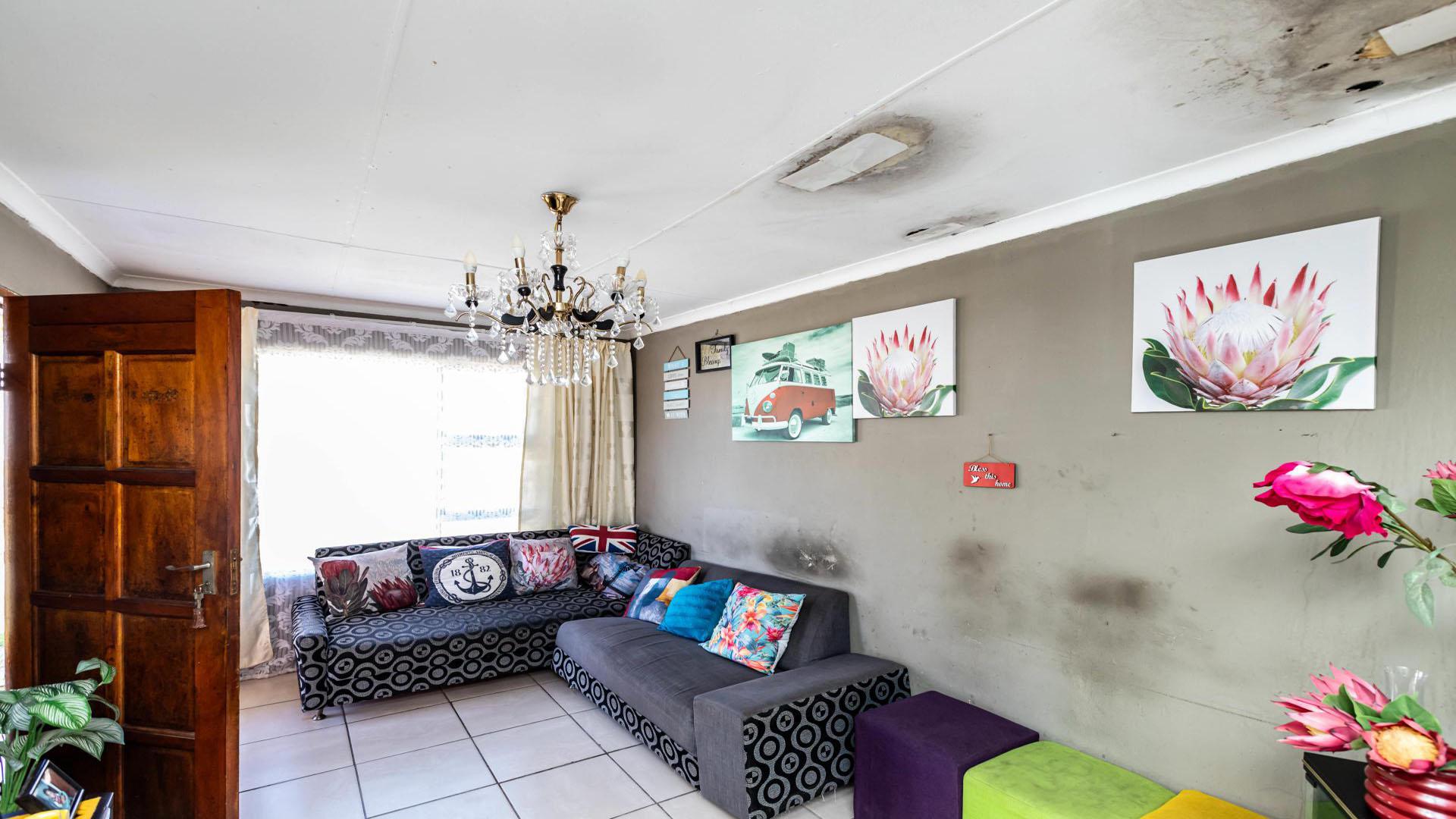 Lounges of property in Haven Hills