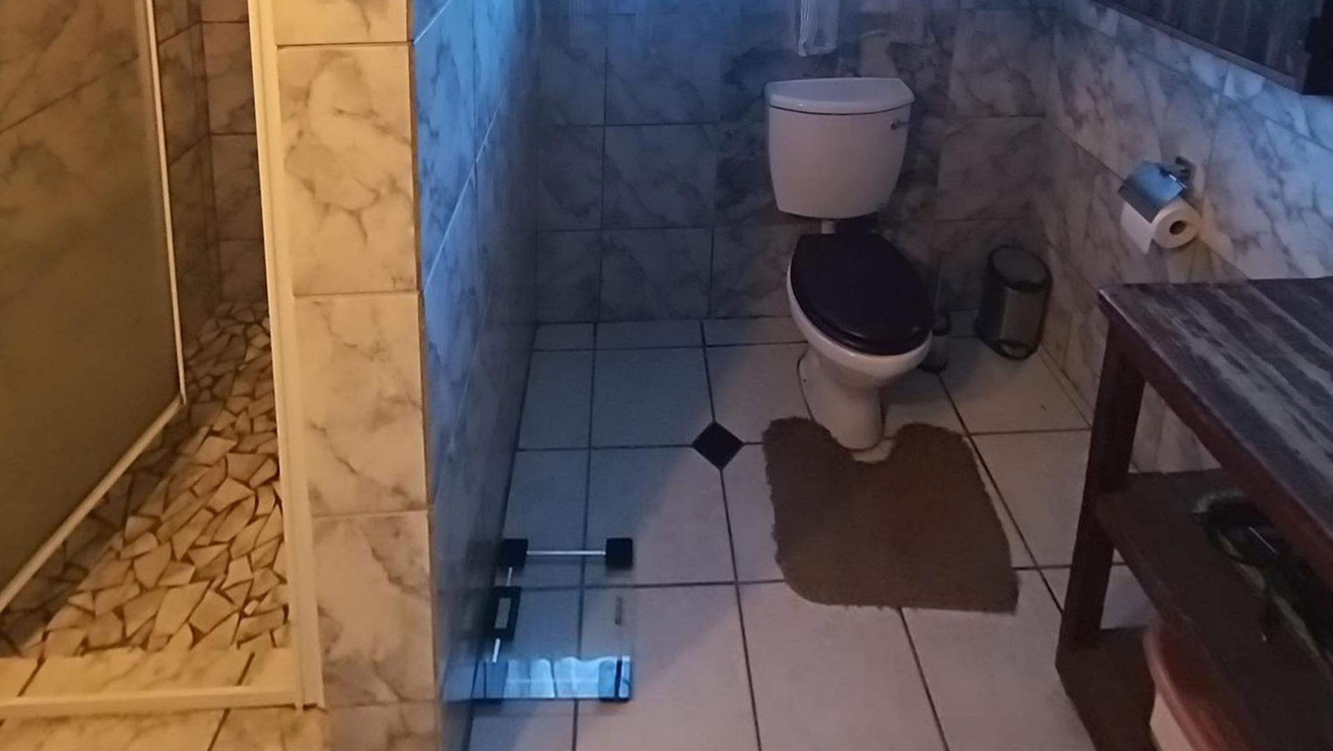Bathroom 2 - 8 square meters of property in Ottery