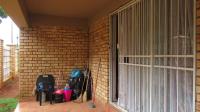 Patio - 10 square meters of property in Helikon Park