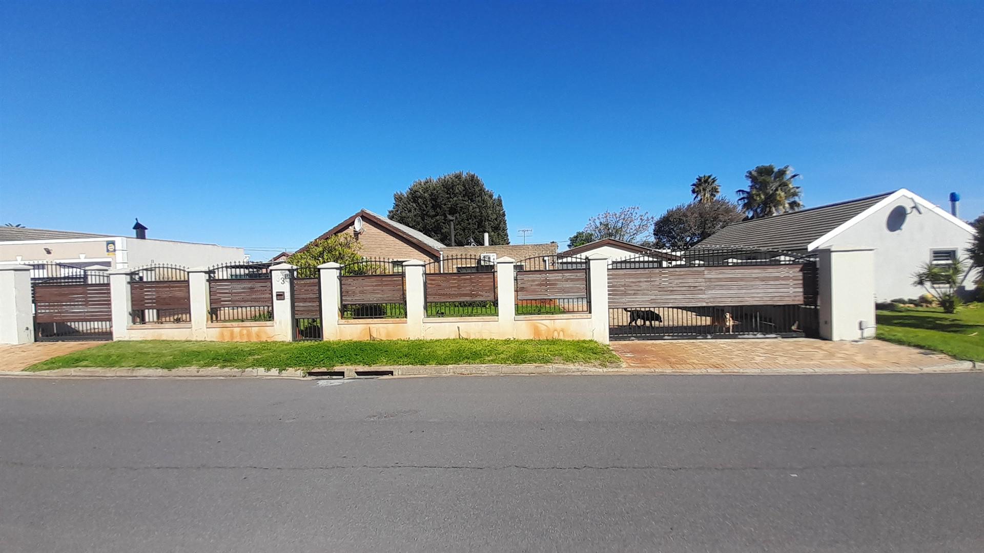 Front View of property in Bothasig 