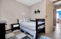 Bed Room 1 - 11 square meters of property in Sharonlea