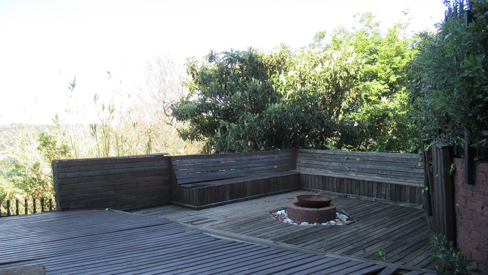 Entertainment of property in Roodekrans