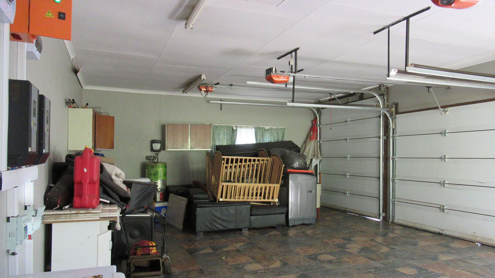 Spaces - 46 square meters of property in Roodekrans