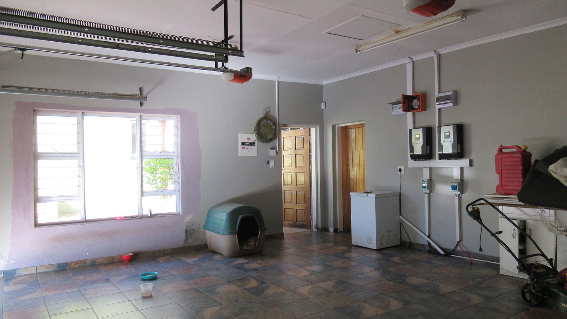 Spaces - 46 square meters of property in Roodekrans