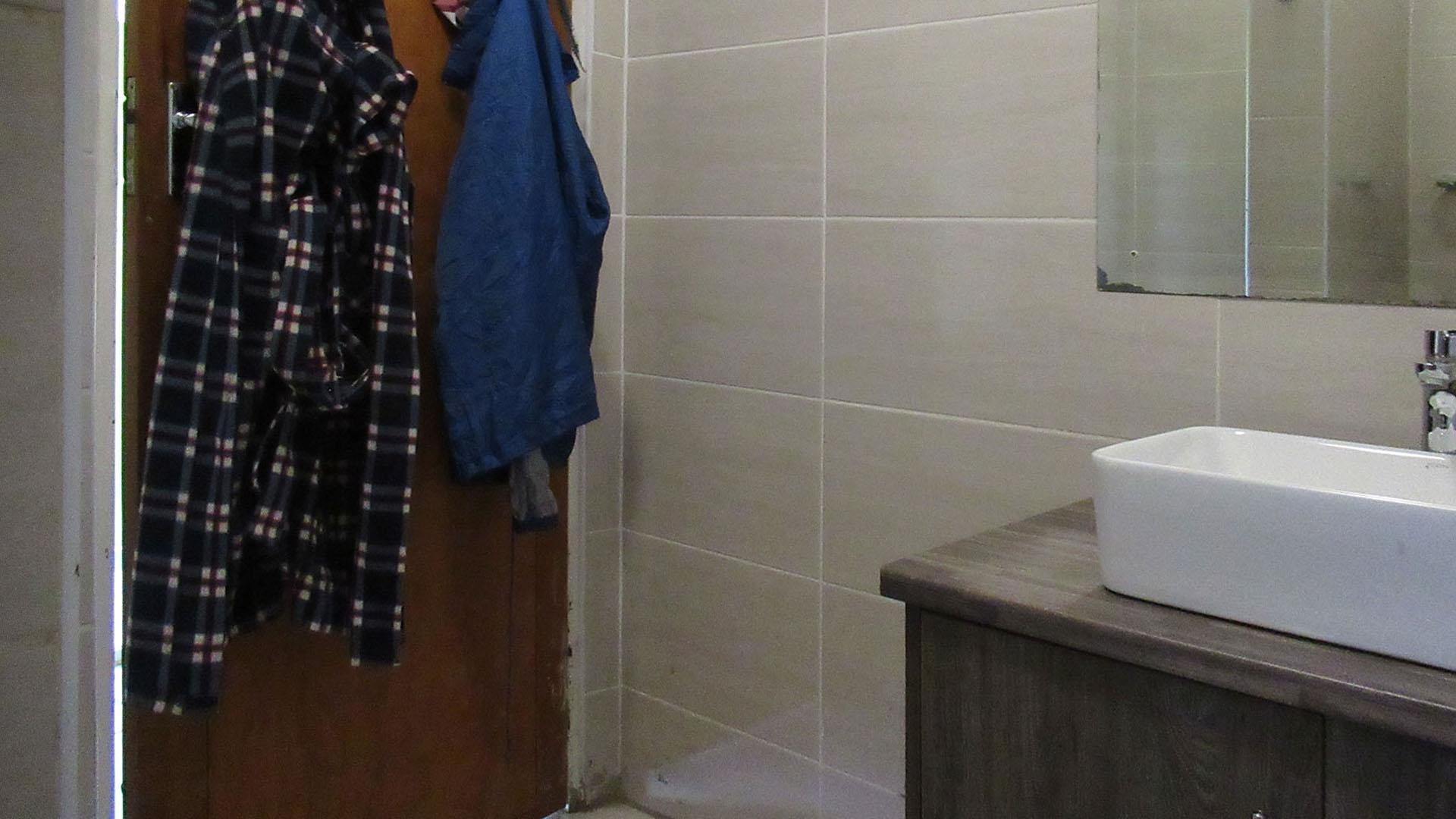 Bathroom 3+ - 11 square meters of property in Roodekrans