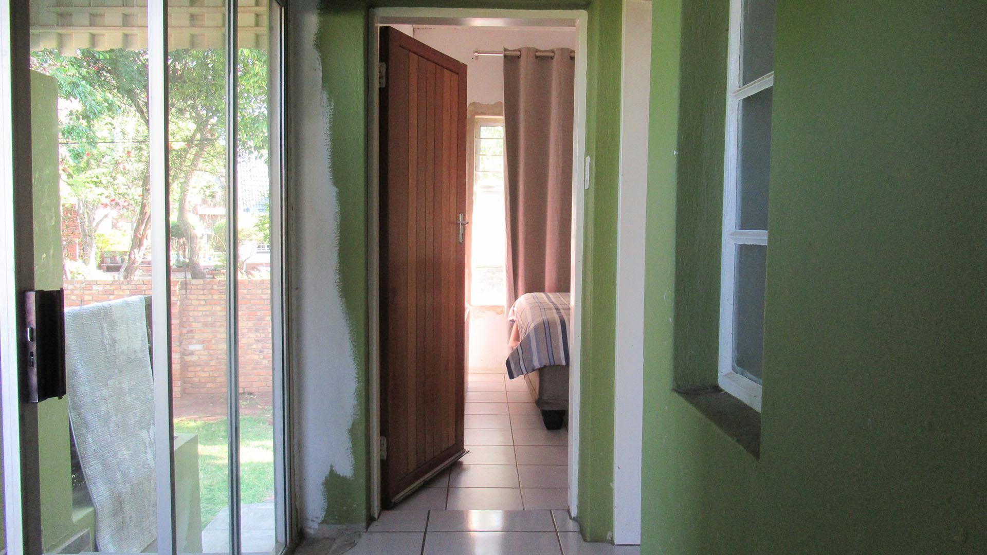 Spaces - 46 square meters of property in Roodekrans