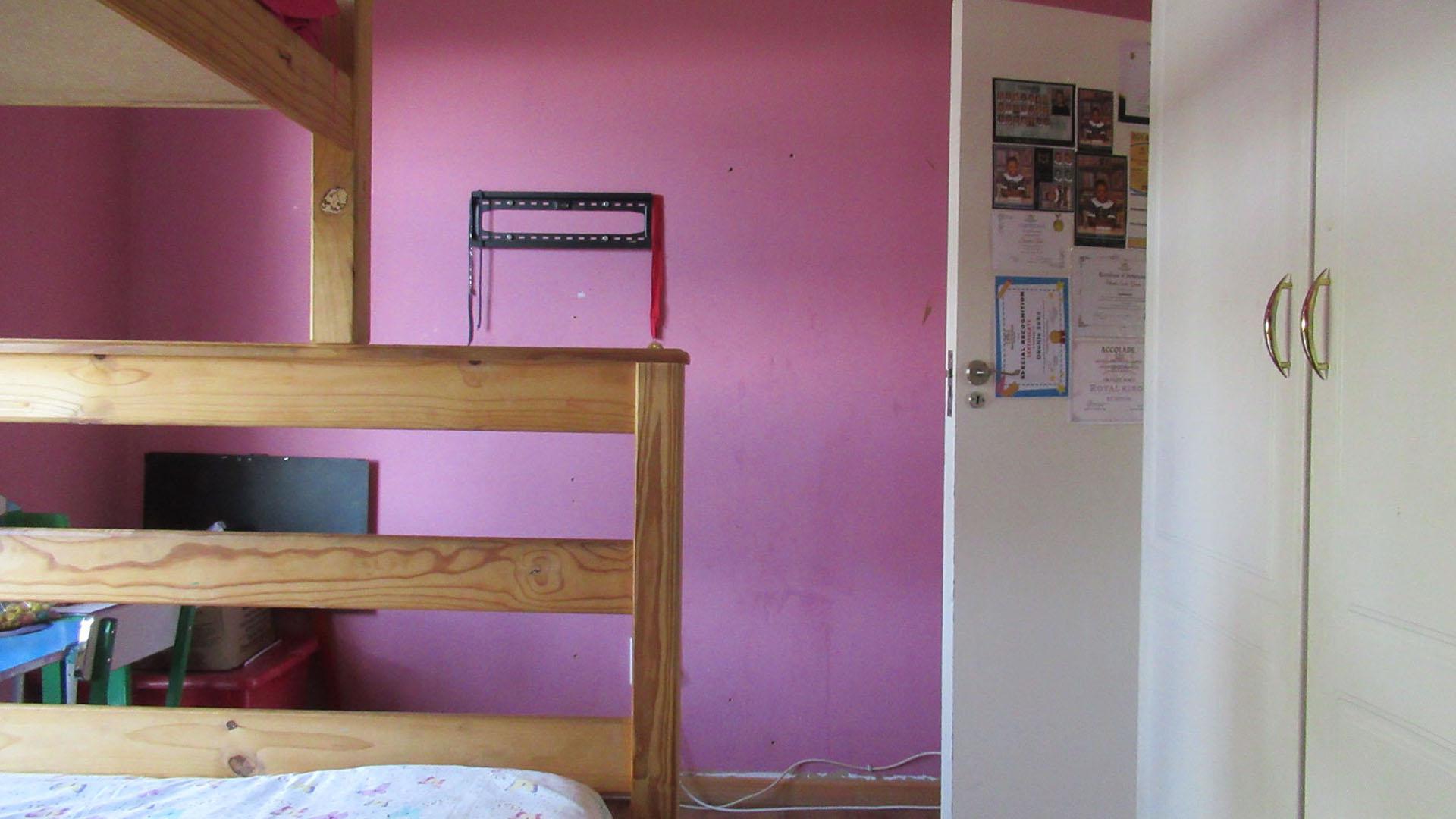 Bed Room 2 - 10 square meters of property in Roodekrans