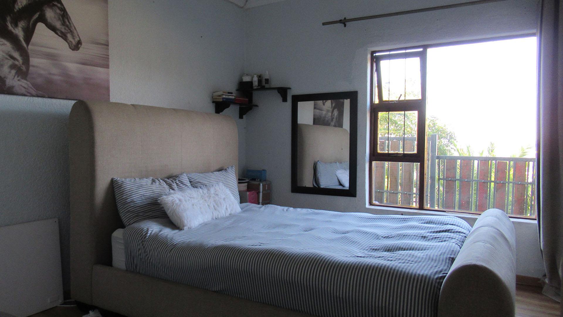 Bed Room 1 - 15 square meters of property in Roodekrans