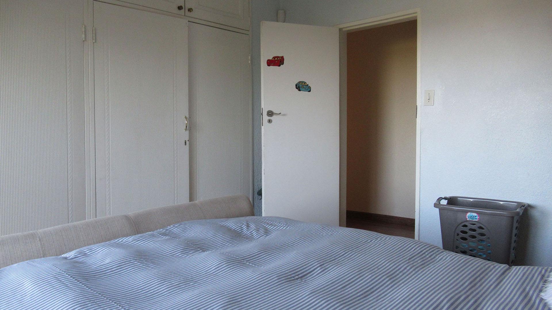 Bed Room 1 - 15 square meters of property in Roodekrans
