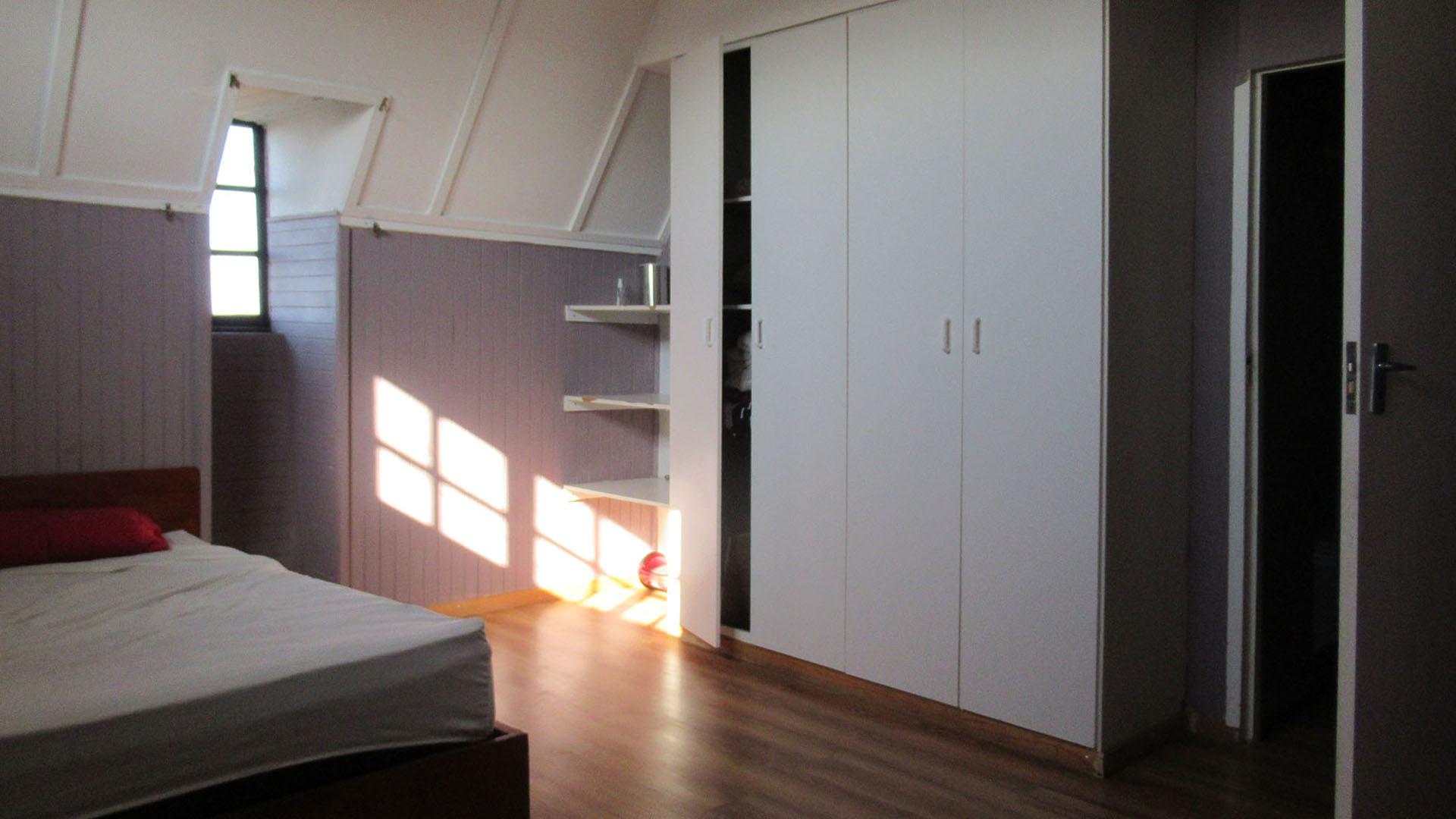 Bed Room 3 - 15 square meters of property in Roodekrans