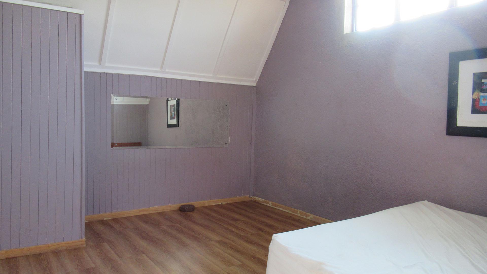 Bed Room 3 - 15 square meters of property in Roodekrans