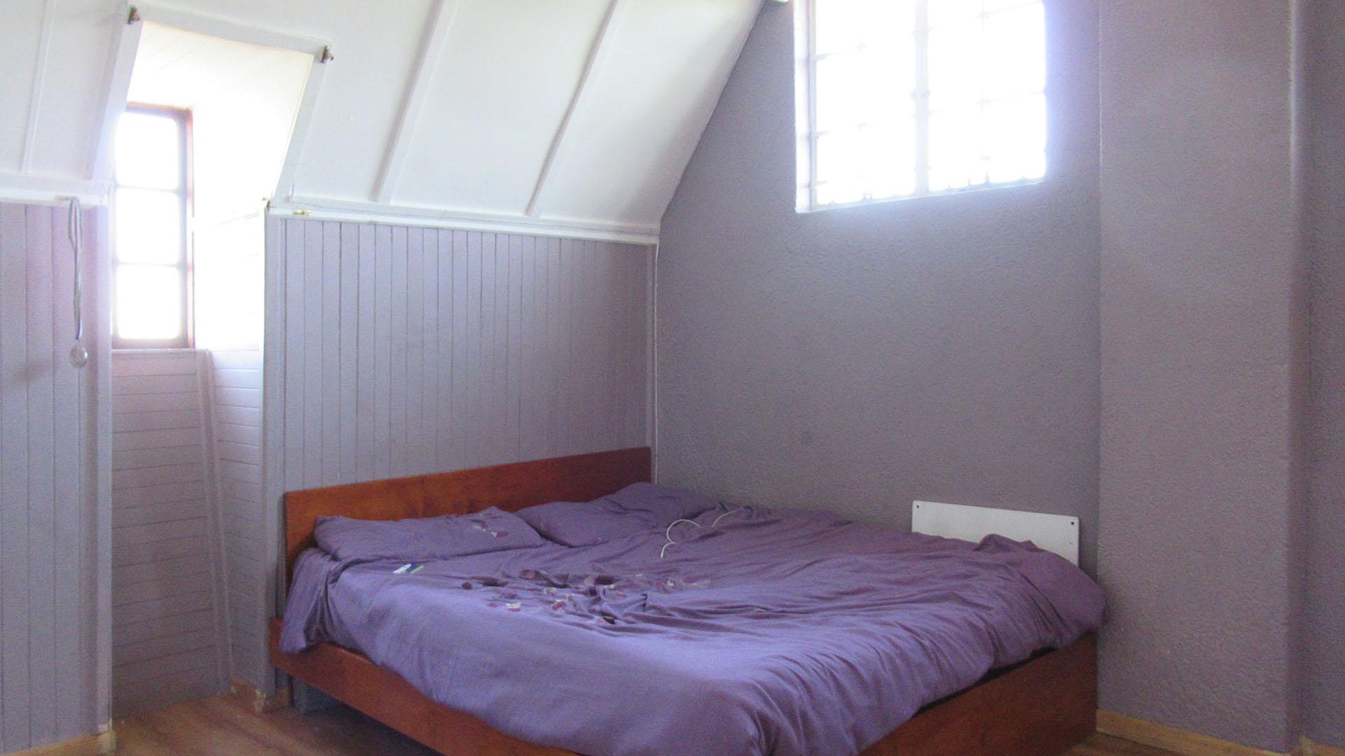 Bed Room 4 - 13 square meters of property in Roodekrans